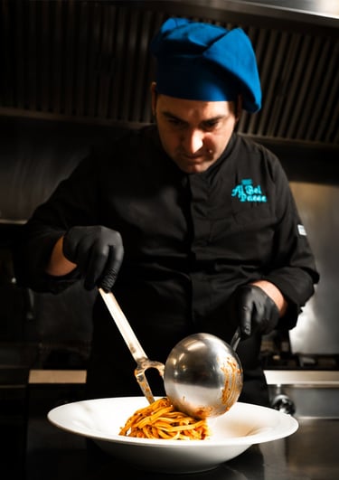 chef Vito Amodio impiatta il tagliolino allo scampone