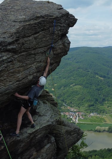 Outdoor Kletterkurs Wachau – Klettern lernen am Fels
