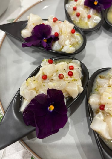 Tartare de St Jacques au gingembre et baies roses pour un apéritif de fêtes chez Marmite & Papillote