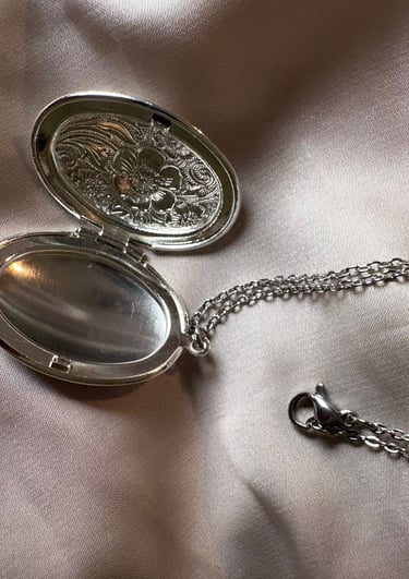 a silver locke locke locke locke with a silver locke