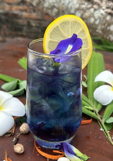 Lemon Butterfly - Lemon Butterfly, segarnya lemon berpadu dengan sari bunga telang yang menyejukkan.
