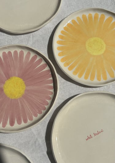 assiettes céramique coloré apporte couleur et artisanat local à votre décoration de table