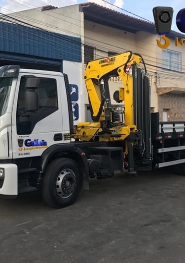 Frota de caminhões munck prontos para atendimento em Goiânia