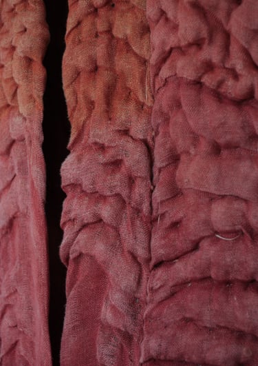 karine-nguyen-van-tham-mon père soleil levant, détail sculpture lin, teintures végétales