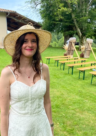 Estelle de Rêvons Mariage, Wedding planner, Event planner, mariage champêtre, cérémonie laïque