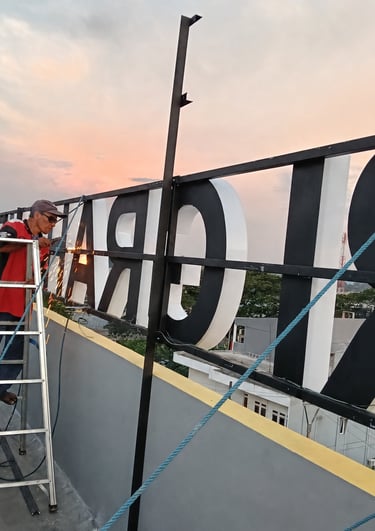 Layanan instalasi signage apapun dan dimanapun oleh Angel Family Laser, melayani se-Jabodetabek.