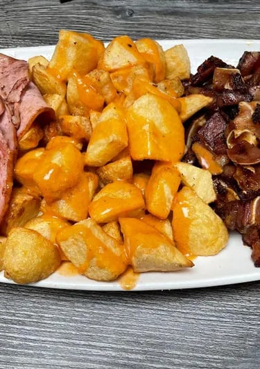 plato combo de lacón con patatas y oreja de cerdo a la plancha