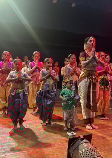 Kalpangan_team_Praising_lord_natraj_before_performance