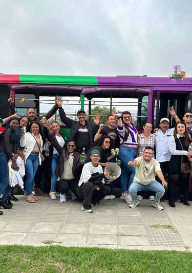 Megachivas Bogotá lista para la rumba y recorridos nocturnos.