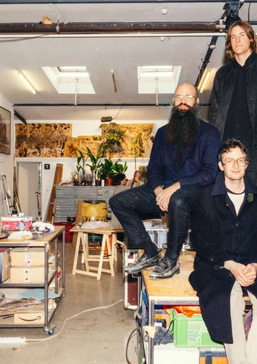 Julius von Bismarck, Andreas Greiner und Julian Charrière im Atelier, Credit: Frederike Wetzels