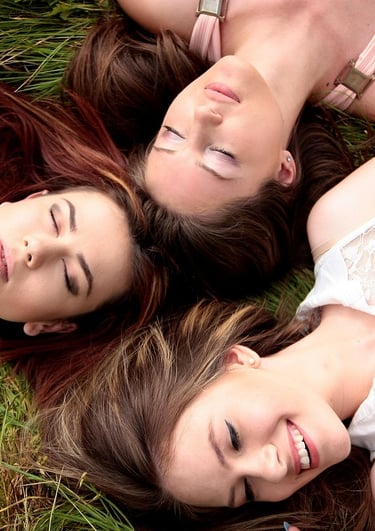 mujeres tranquilas en calma sin depresión