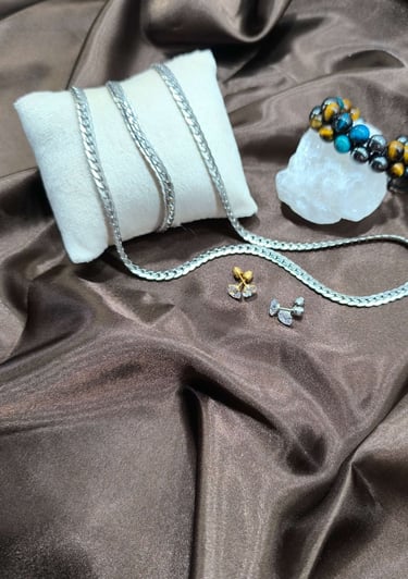 Collection bijoux homme – style, force et élégance.