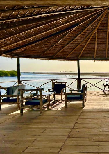 Vue intérieur du ponton de l'hôtel de luxe, Maison Fimela, dans le Sine Saloum