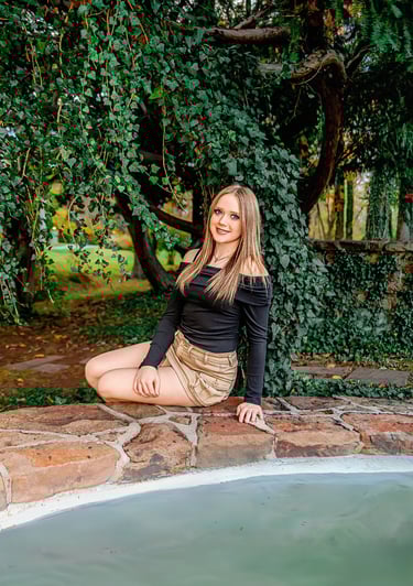 York PA Senior pictures at Historic Shady Lane by a Lancaster PA senior picture photographer