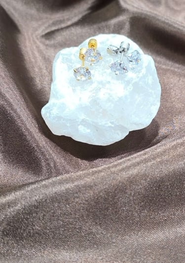 Boucles d’oreilles homme tendance, en acier et pierre naturelle.