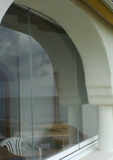 Cortina de Cristal Plegable en terraza balcón.