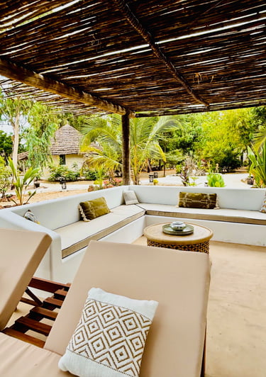 Vue de la salle de repos du boutique hôtel Maison Fimela situé au coeur du Sine Saloum