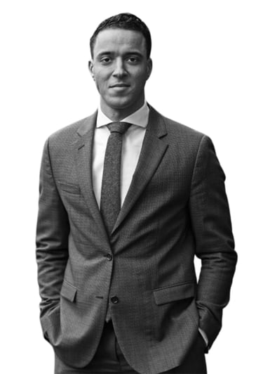 Op de foto zie je Jeffrey Touw, de eigenaar van Touw Legal, een deskundig juridisch adviseur.