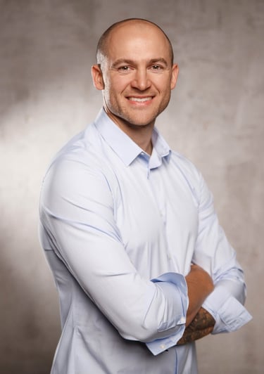 Profesionalūs verslo, linkedin portretai Vilniuje Kaune, dalykinė fotografija, asmeninis įvaizdis studijoje, darbo vietoje