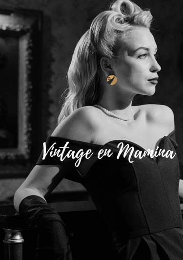 femme qui porte une paire de boucles d'oreille en cuir rond en marqueterie de cuir modèle Mamina
