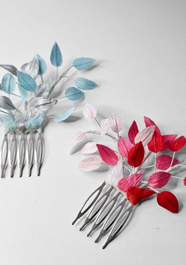 two hair combs with flowers on them LYSENN PARIS