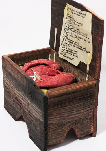 karine-nguyen-van-tham-seuil, boite en bois, chaussure et tapis sculptés, teintures végétales, poeme