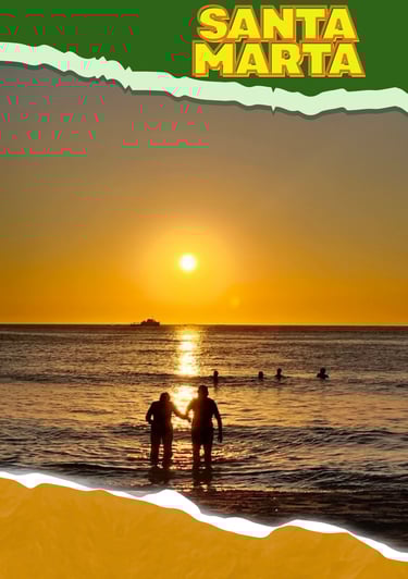 Pareja disfrutando del mar al atardecer en Santa Marta, Colombia