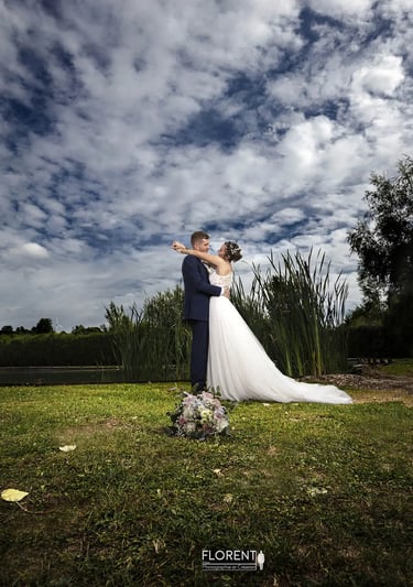 fantastic wedding photographer florent lille saint omer  paris bride and groom standing in a field