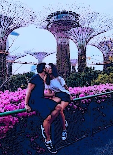 Passionate kiss at Singapore blissful euphoria