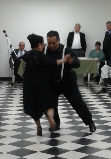Prof. Benjamín Rojas, "Bailando Tango" en Presentación del Libro: "Historias en La Peluquería".
