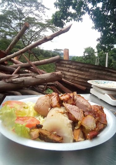 Carne a La llanera,, con papa, yuca y ensalada Restaurante Bellaaroma Cajamarca Tolima