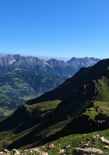Carnic trek The Karnischer overlooking the dolomites