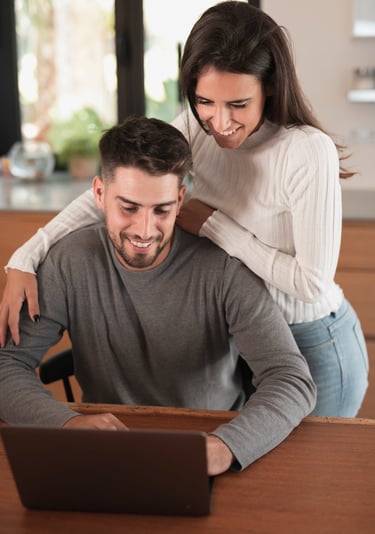 pareja estudiando