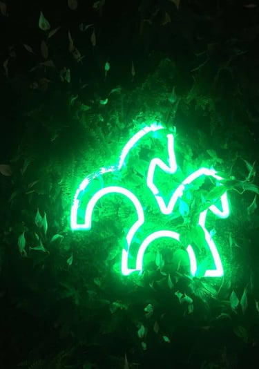 Letrero luminoso mecanizado en CNC