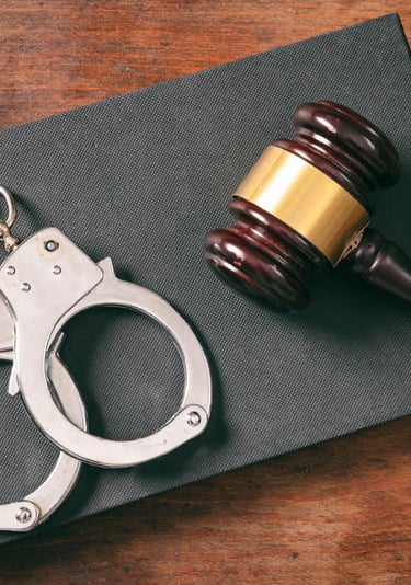 Mazo y esposas, asesoramiento en Derecho Penal.