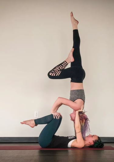 Personal Trainer Munich (Rahil) showing acrobatics