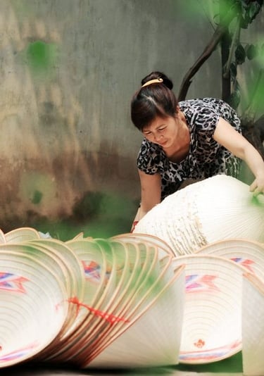 hands-on experience making conical hats in Chuong