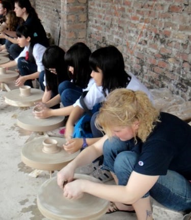 rent a car to Bat Trang from Hanoi