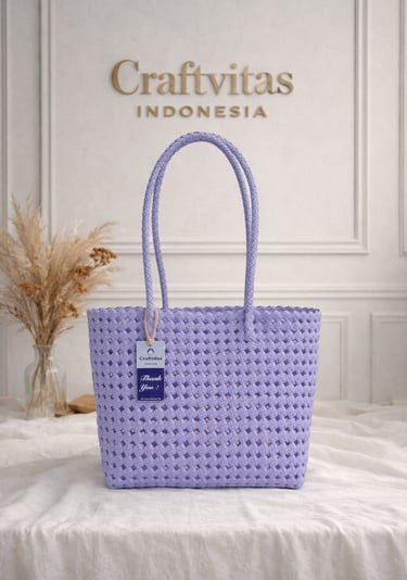 Tas anyaman plastik model sekar warna lavender handmade Craftvitas Indonesia