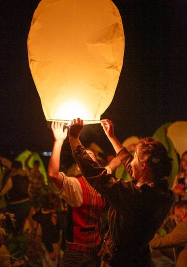 des lanternes dans le ciel pour un mariage à bordeaux