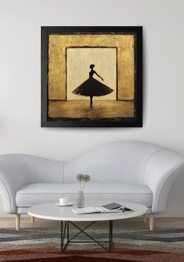 Tableau doré représentant une ballerine en silhouette, accroché dans un salon moderne.