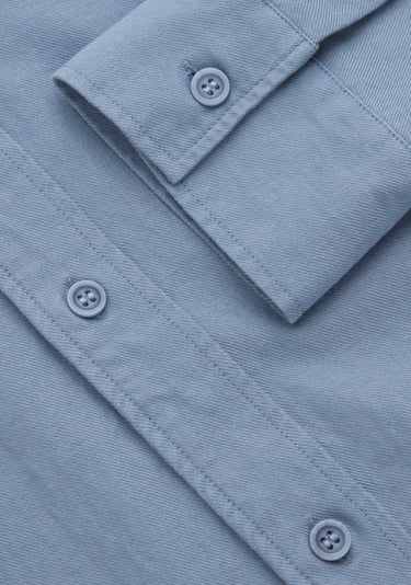 detail seragam kerja kantor