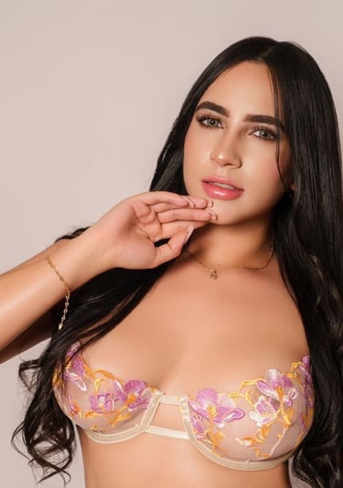 alt="imagen chica modelo"