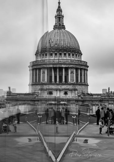 a black and white photo of LondonSt Paul's cathedral dome shaped building
