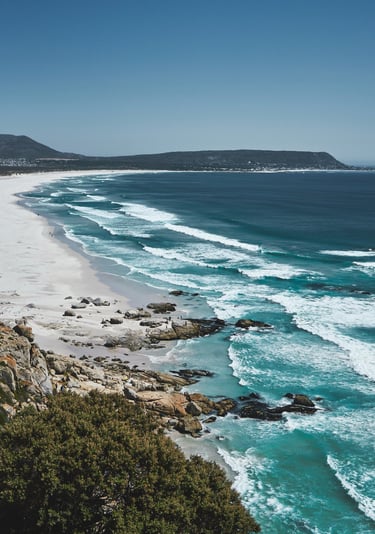 Rolling waves of Noordhoek beach from Chapmands Peak 