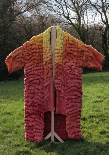 karine-nguyen-van-tham-mon père soleil levant, oeuvre textile, manteau de protection