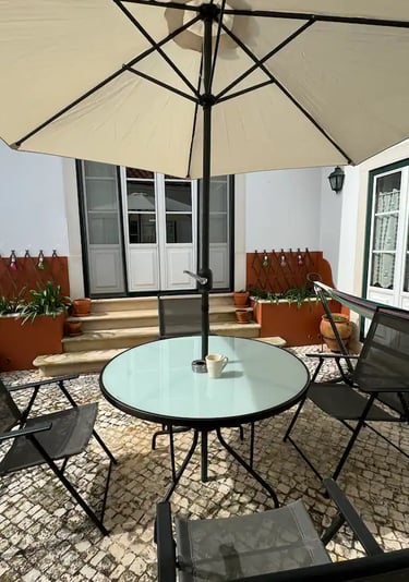 Casa Largo da Pena patio happy homes portugal