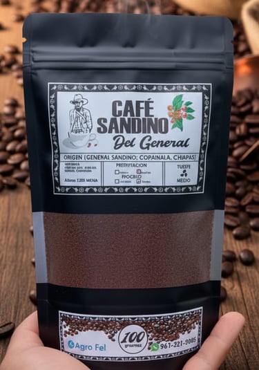 Una bolsa de café molido de tueste medio Café Sandino Del General de Chiapas, México