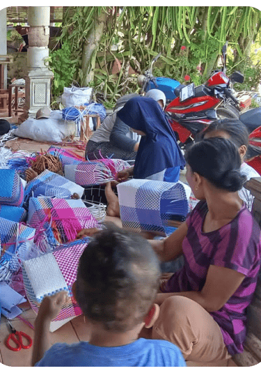 Handmade jali jali woven bags crafted by local artisans at Craftvitas Indonesia ready for final production stage.