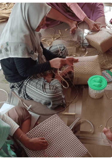 Artisan handweaving a jali jali plastic woven bag using traditional manual technique at Craftvitas I